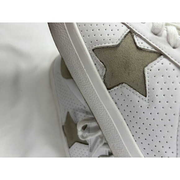 Steve Madden Starling Sneaker White Grey Suede Size 8.5 Perforated Star Accent - Picture 8 of 13